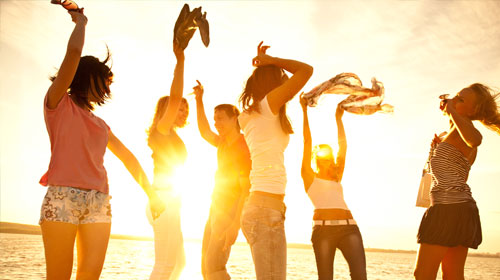 足球职业联赛胜负难料，各队实力对比角逐